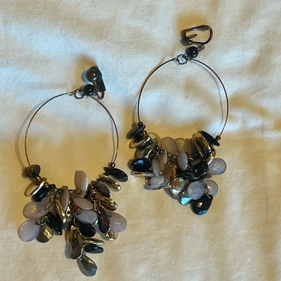 Stunning Clip Hoop Earrings with Loose Stones - Picture 2 of 7